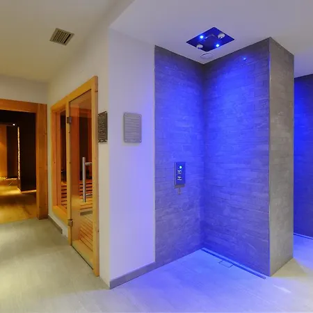 Hotell Crozzon 4*