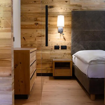 Hotell Crozzon 4*